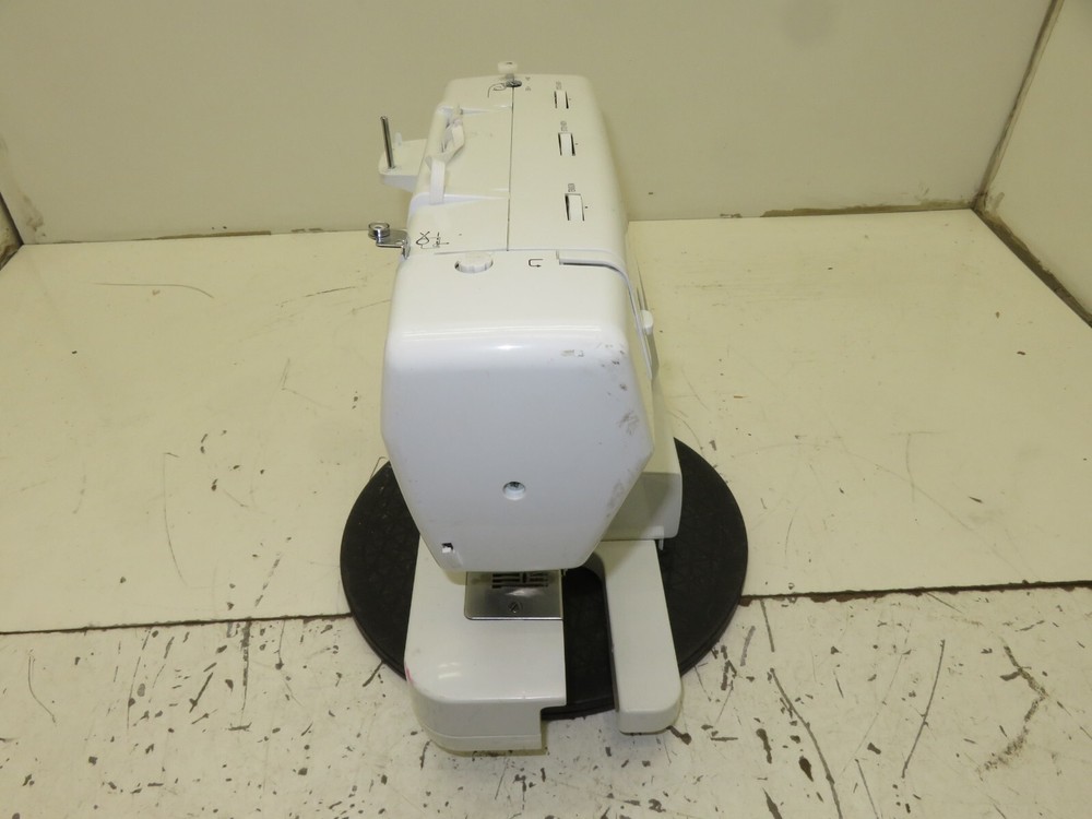 SINGER 1732 Esteem Sewing Machine - Untested As-is