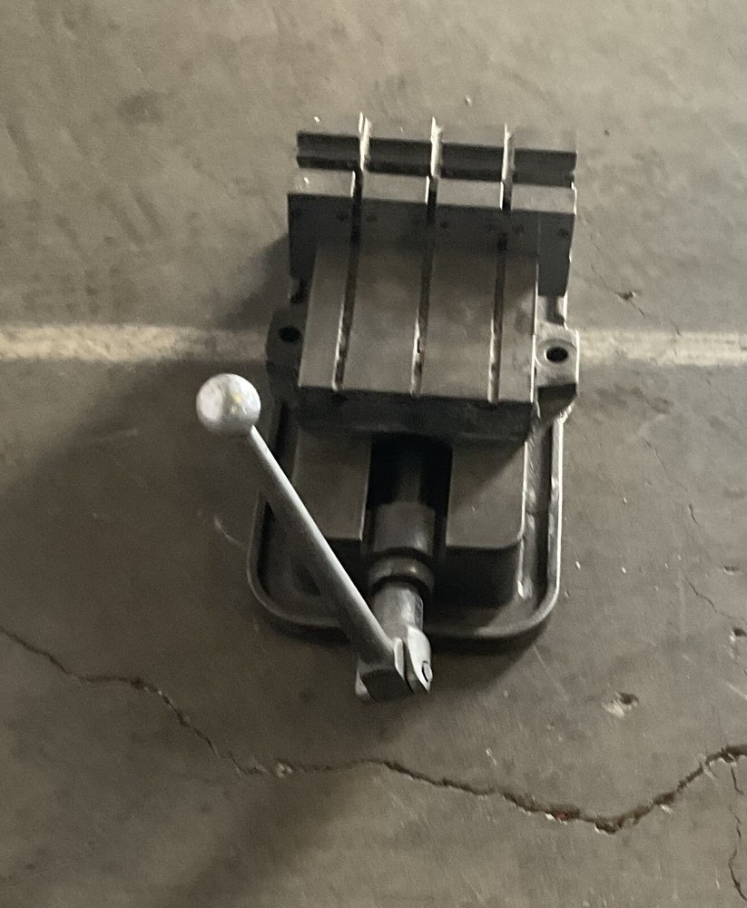 ANGLOCK 6' MILLING MACHINE VISE WITH HANDLE, D60-1