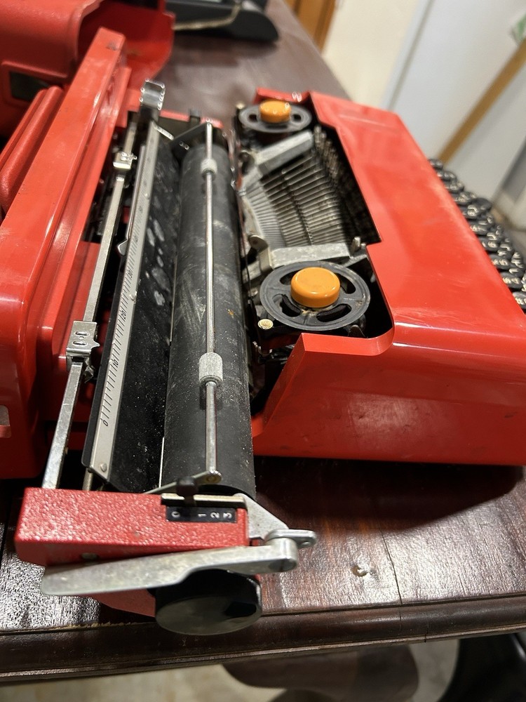 Olivetti Valentine S Typewriter Red