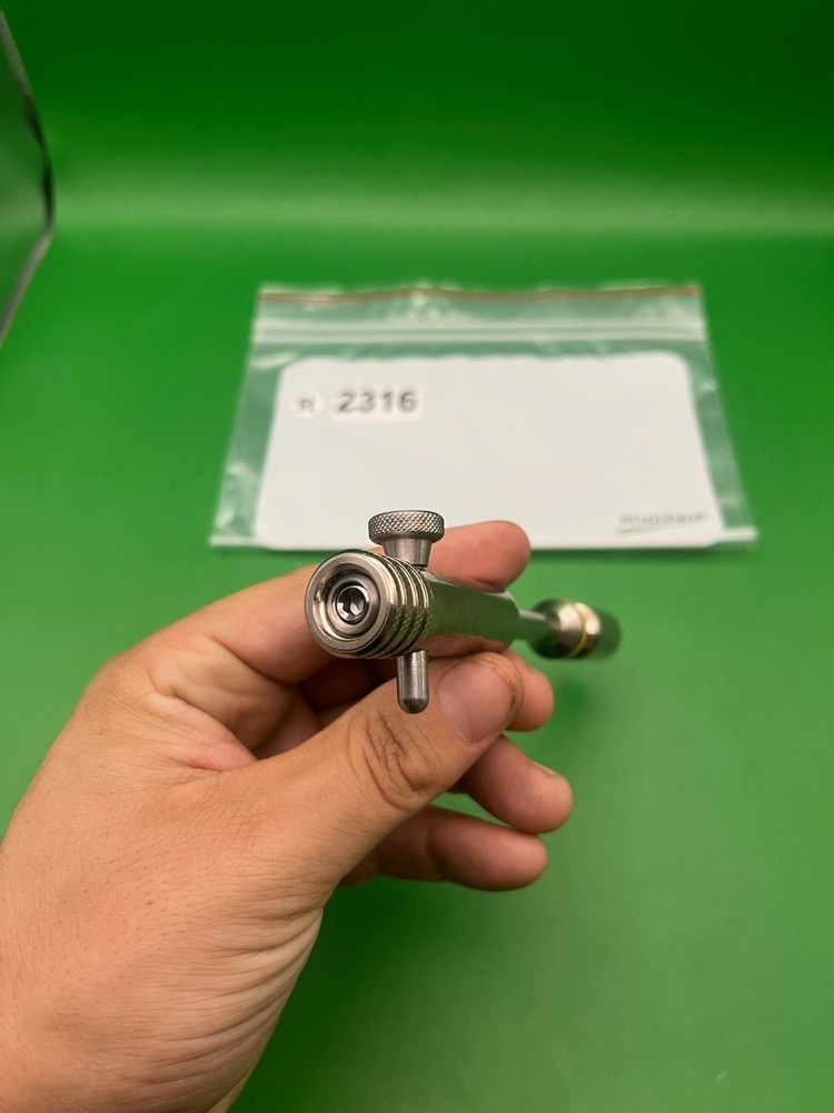 Autococker Bolt