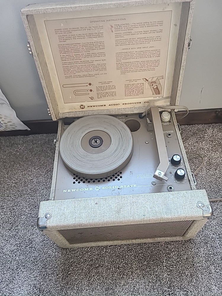 Newcomb Solid State Portable Suitcase Record Player EDT-15M