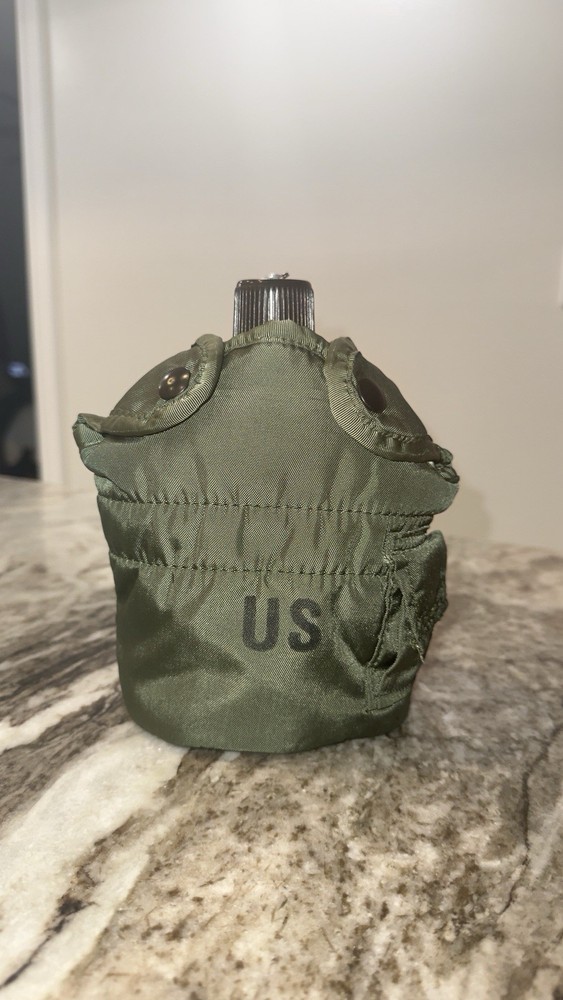 Authentic US Military Standard Issue Canteen With Foldable Cup And Pouch