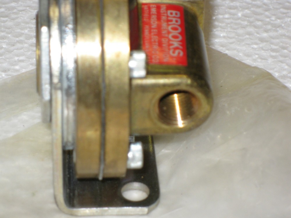 Brooks instrument brass flow controller FC 8902
