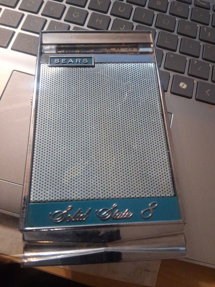 Vintage Sears Solid State 8 Transistor Radio Model 7208