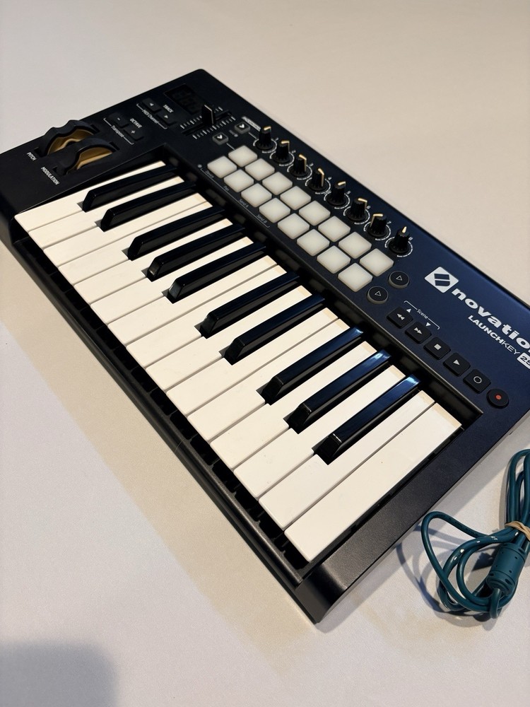 Novation Launchkey 25 - Used
