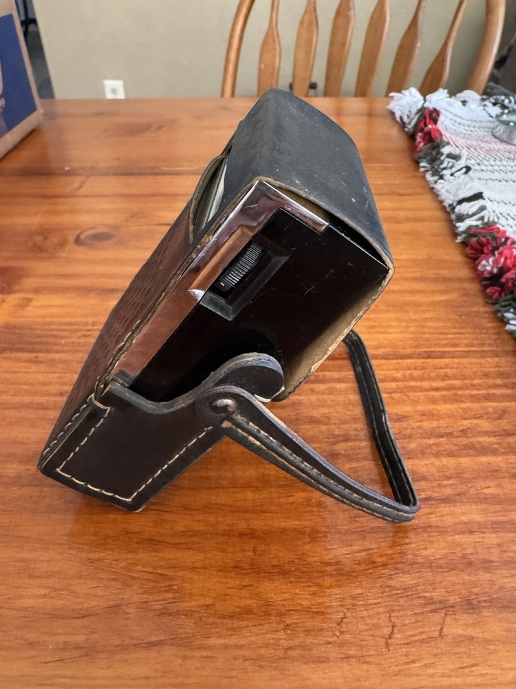 Elgin AM Transistor Radio With Case