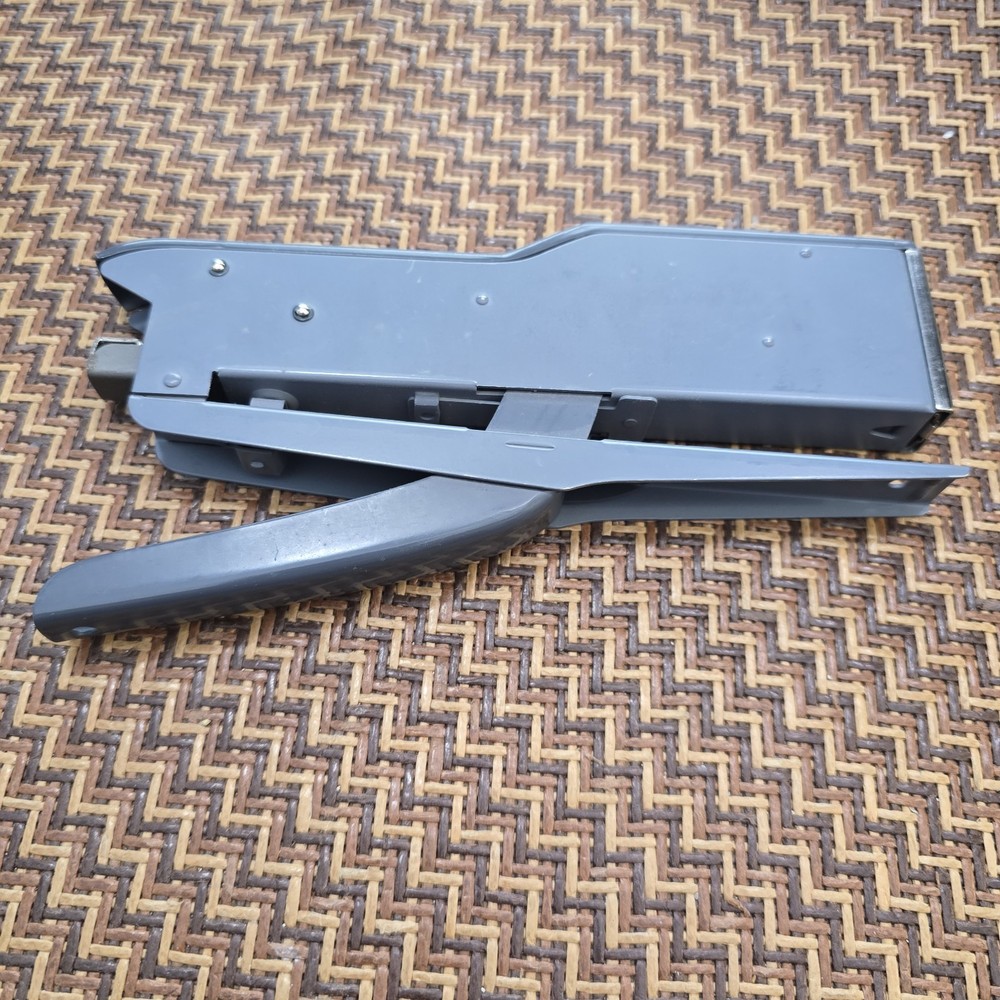 Zenith 551 Plier Stapler - Larger than 548