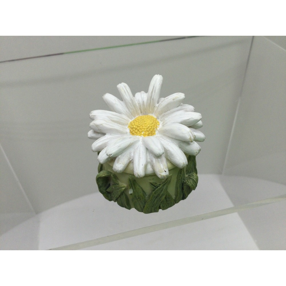 Dezine Daisy Ceramic Trinket Box hand painted