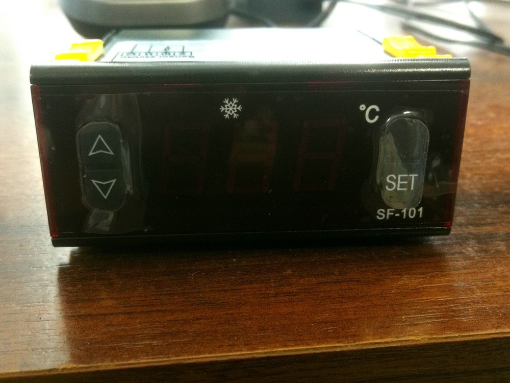 SHANGFANG SF-101 (16A) Digital Temperature Controller