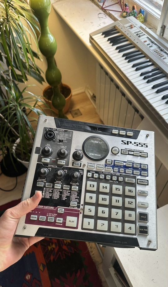 Roland SP-555 Digital DJ Turntable Creative Sampler