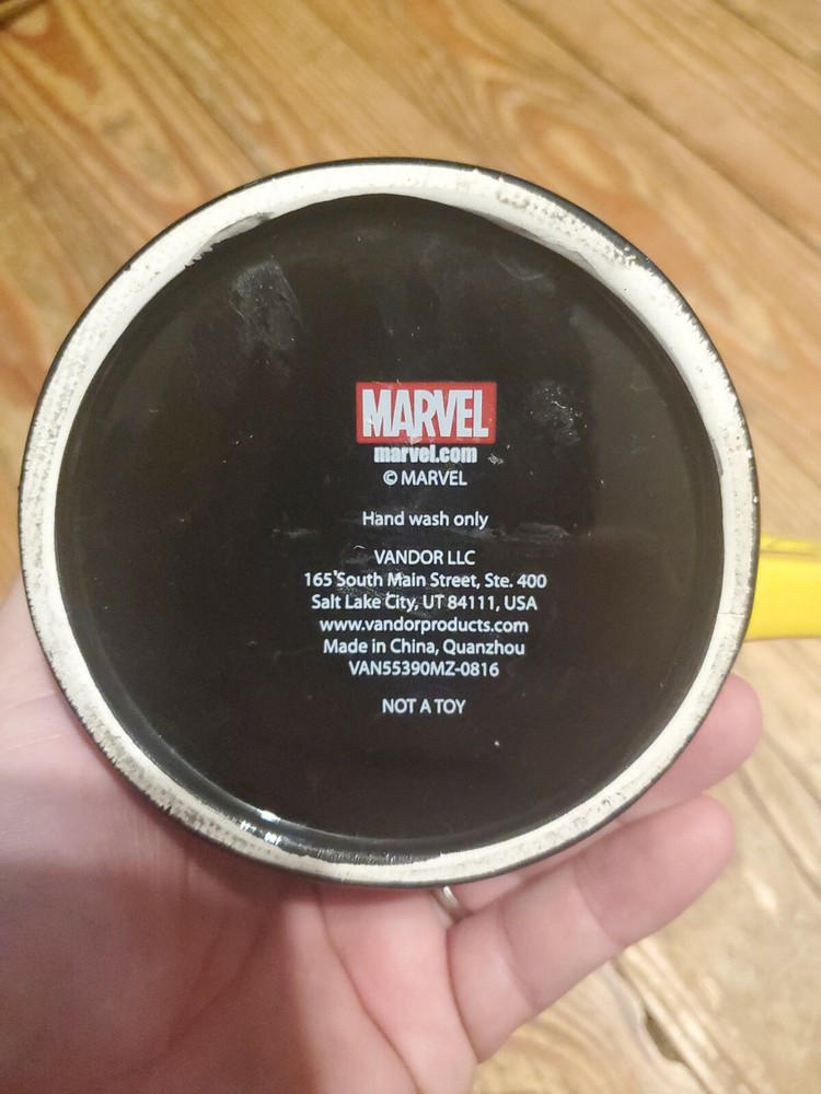 Captain Marvel 20 oz ceramic mug from vandor / Avengers /Marvel Raised Letters