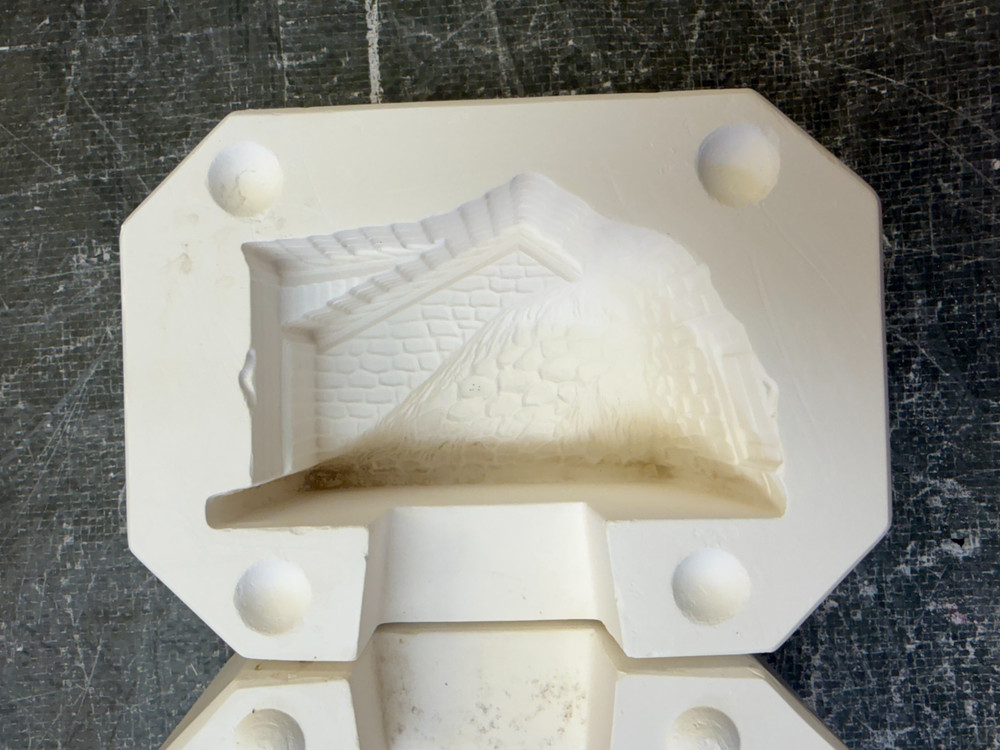 VINTAGE BYRON CERAMIC MOLD #BH-1471 SPRING HOUSE