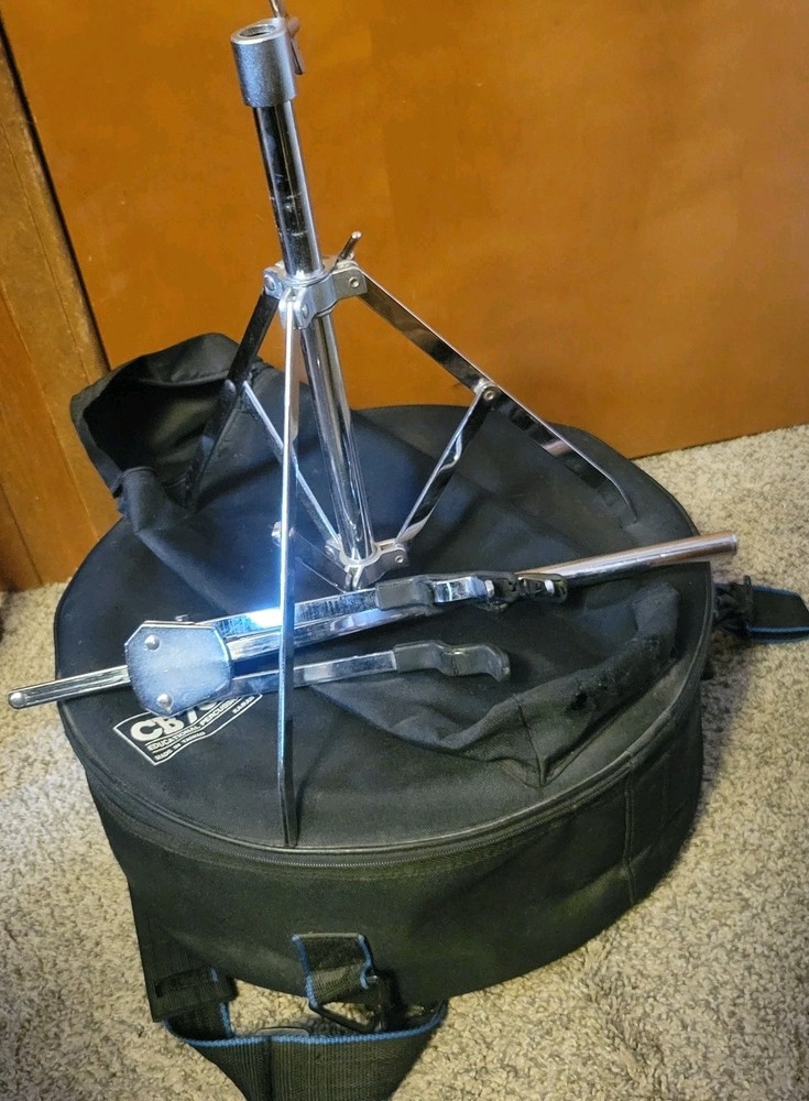 CB700 Snare Drum With Carrying Case Pease See Description
