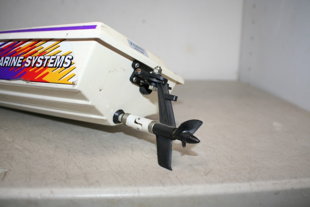 Traxxas Blast Racing Boat - RC Boat Model 3810- Untested
