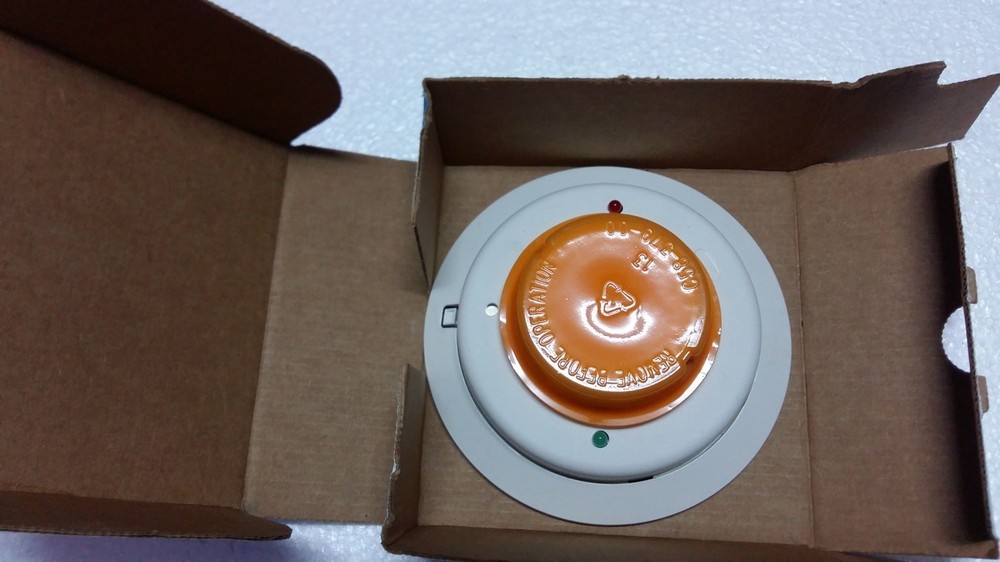 SYSTEM SENSOR 1400 SMOKE DETECTOR
