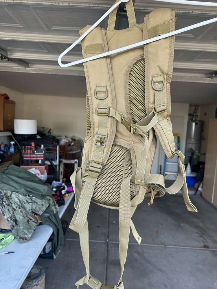 Tactical Hydration Backpack With 2.5 L Water Bladder Khaki Color