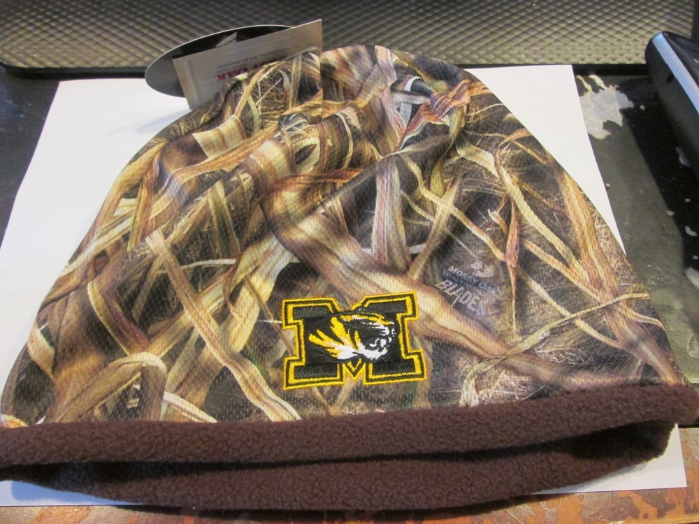MOSSY OAKS REVERSIBLE BEANIE HAT NEW