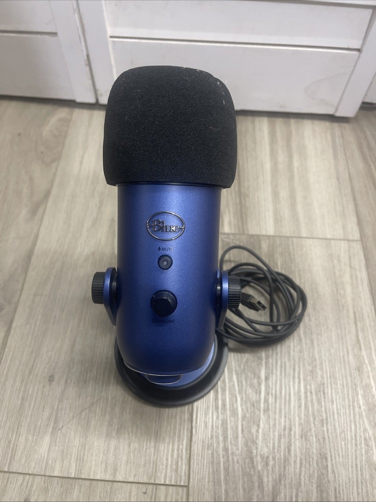 Blue Yeti USB Microphone Midnight Blue w/ Stand & Cables - Tested