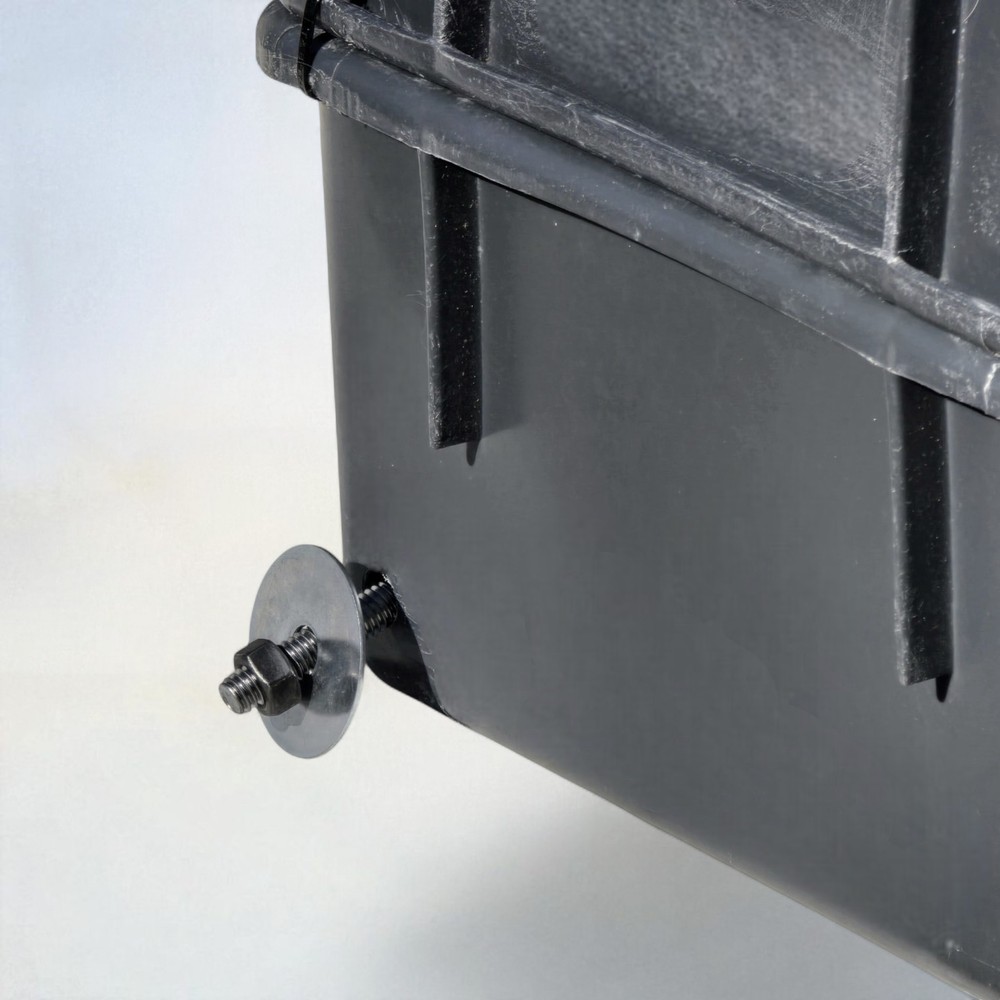 Refurbished Plastic Rabbit Nest Box – Weather-Protective, Locking Cage-Mount – L