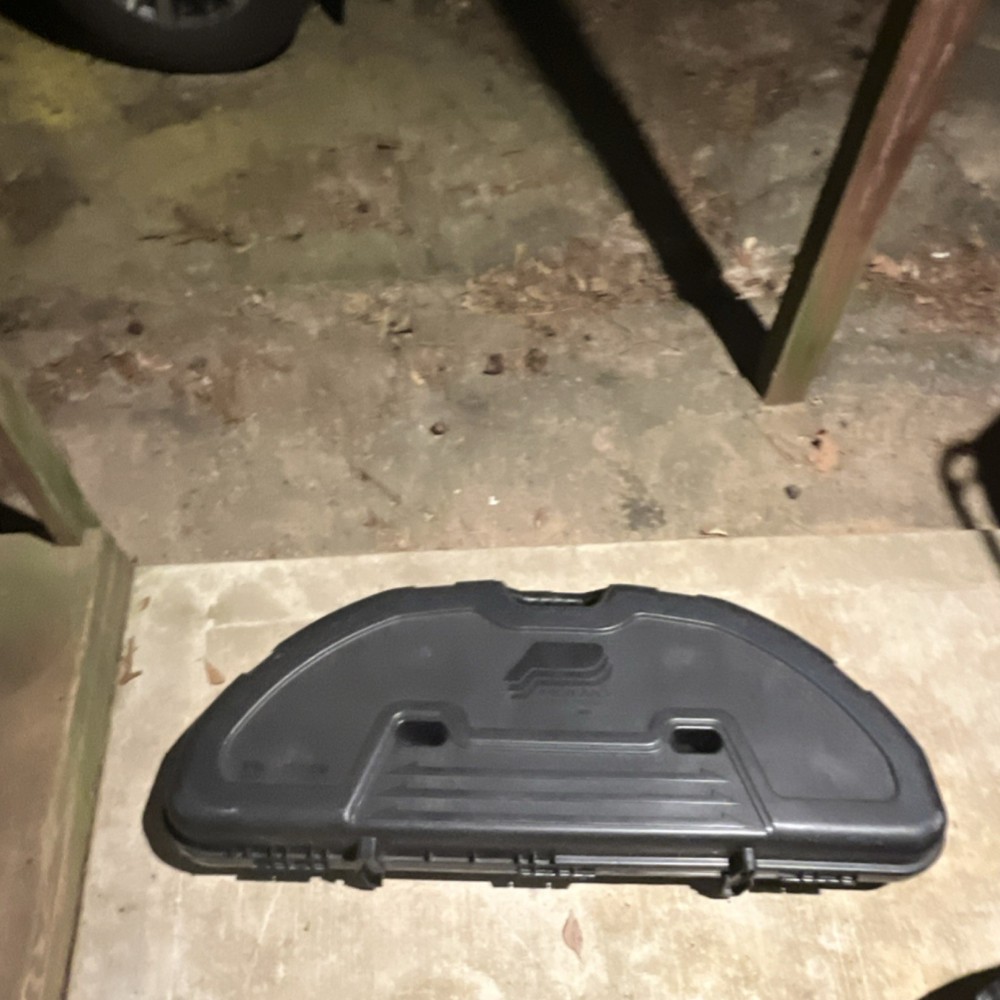 PSE Archery Compound Bow with Case, Arrows, Trophy Hunter Target