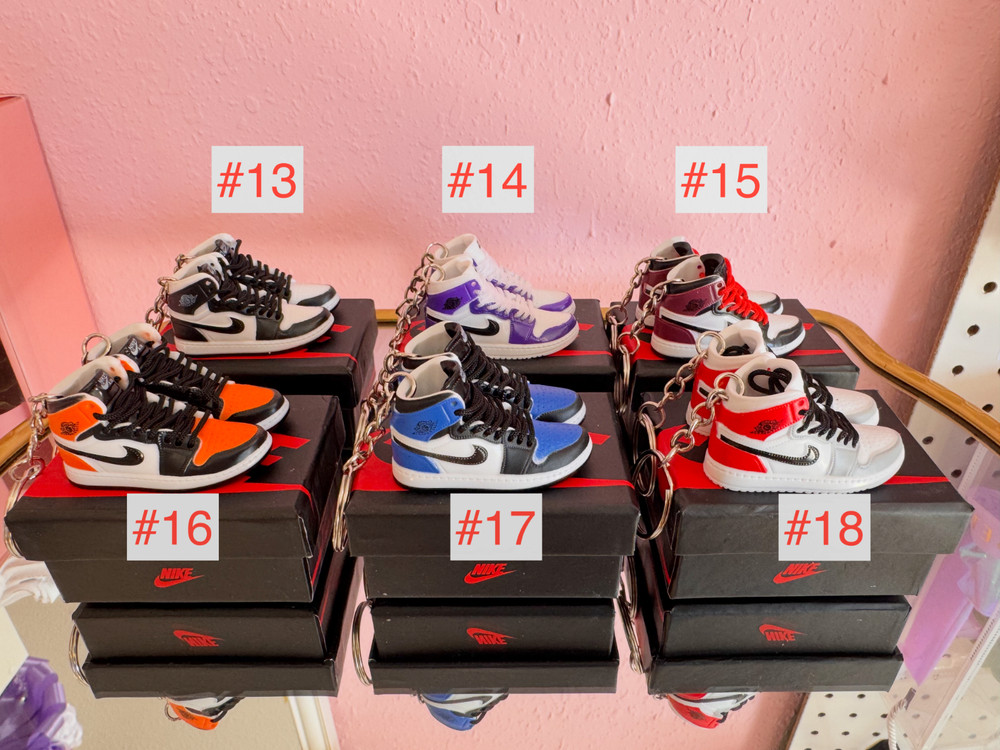 Nike Jordan 1 keychain sneaker pair with display box