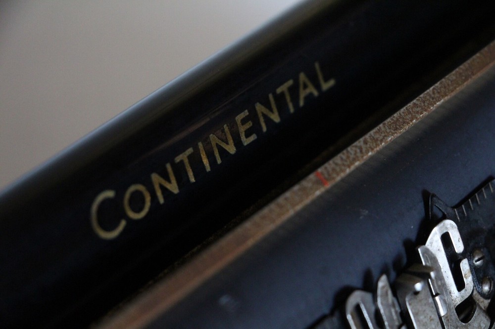 Antique CONTINENTAL WANDERER 50 ~ Great Working Condition + Original Case