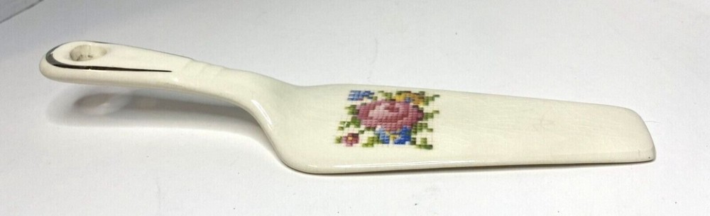 Harker Needlepoint Pottery Pie Cake Server Rare piece