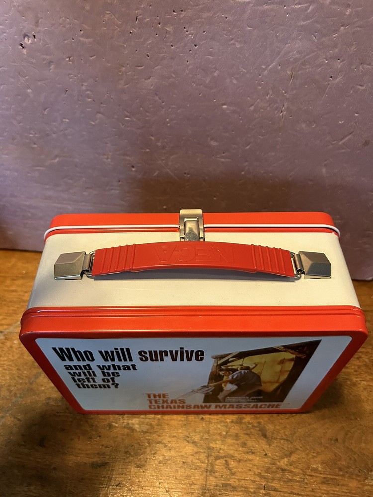 NECA ‘THE TEXAS CHAINSAW MASSACRE LUNCHBOX’ w/ THERMOS!