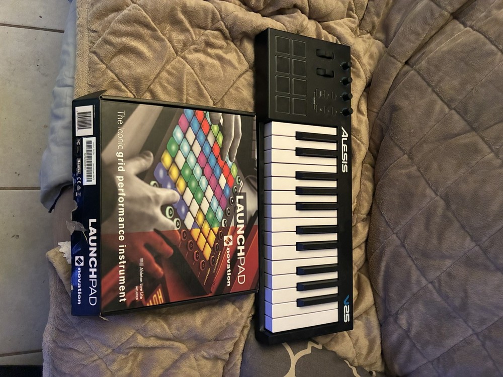 alesis v25 keyboard and launchpad mk2