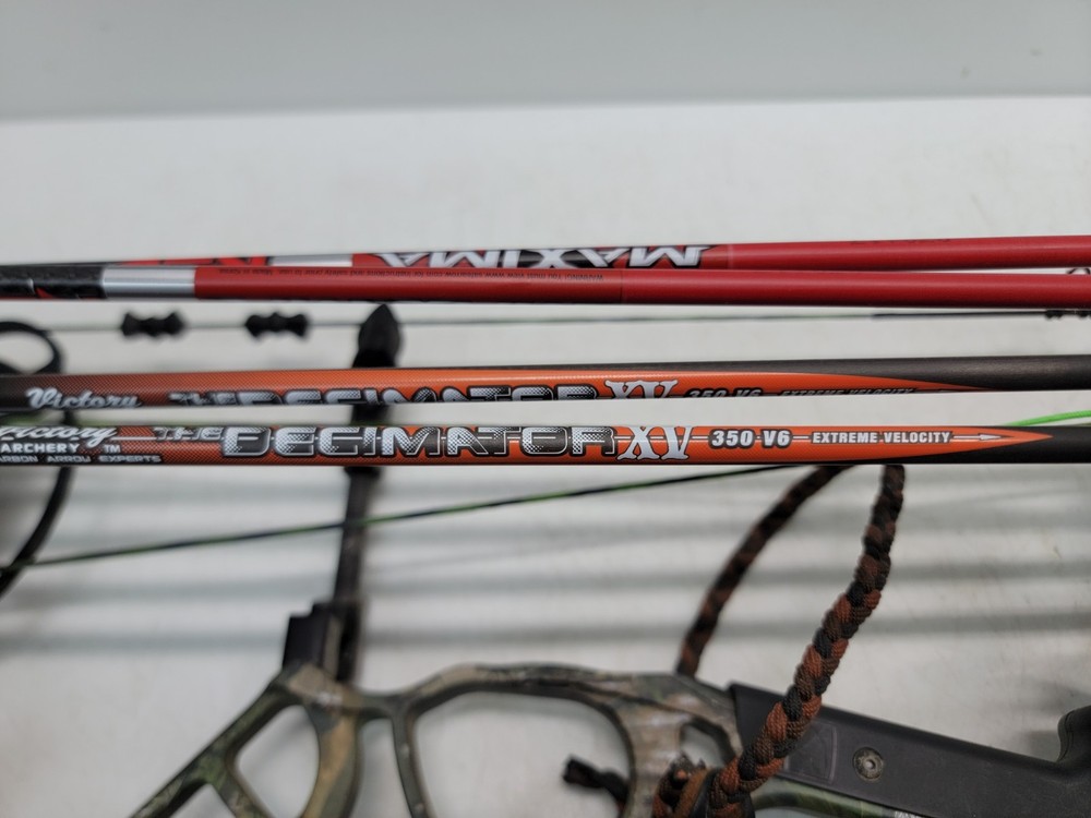 Bear Archery Moment RH Compound Bow 27" 70lbs Draw