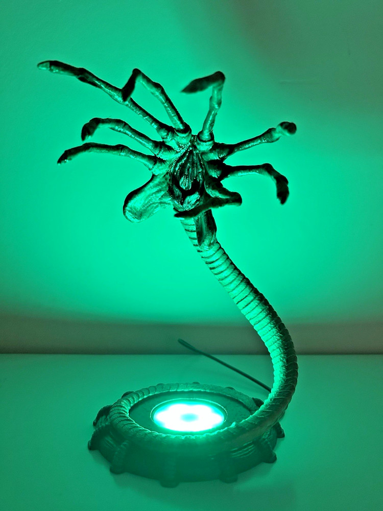 Alien Facehugger Lamp/Nightlight USB LED Remote Control 16 Colour