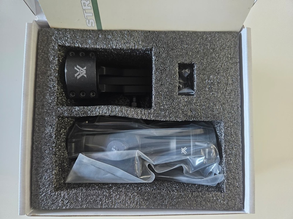 Vortex Optics Strikefire II 4 MOA Red Dot Sight. Open Box