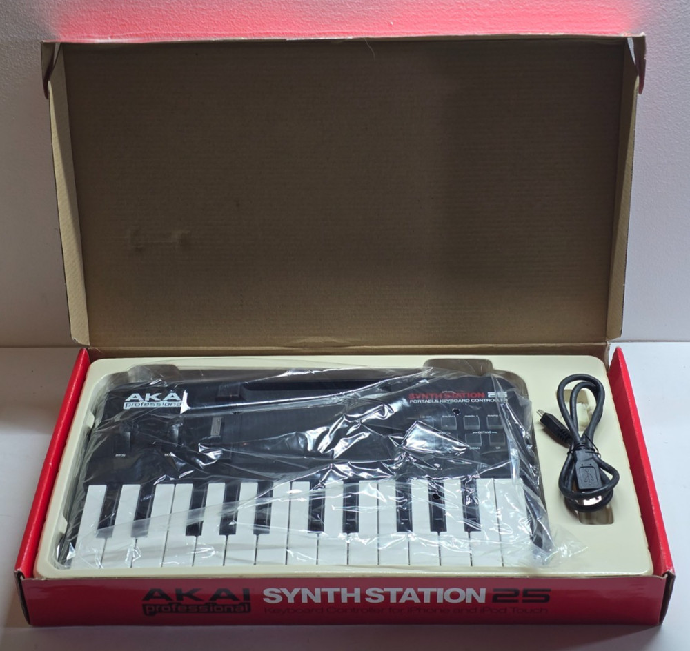 Akai professional synthstation 25 portable keyboard controller(Tested/Working)