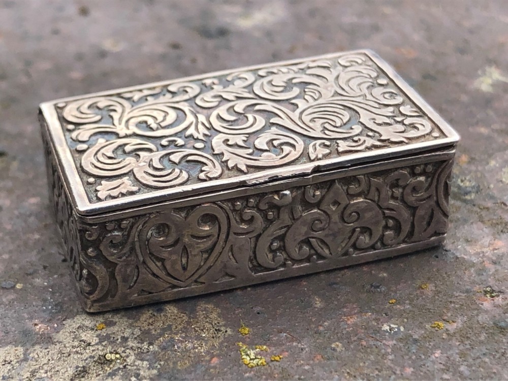 Gorgeous Solid Silver Snuff/Trinket Box by NB Sheffield 1975