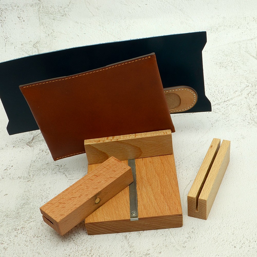 Edge coat stand spacing adjustment edge coat drying stand leather stand