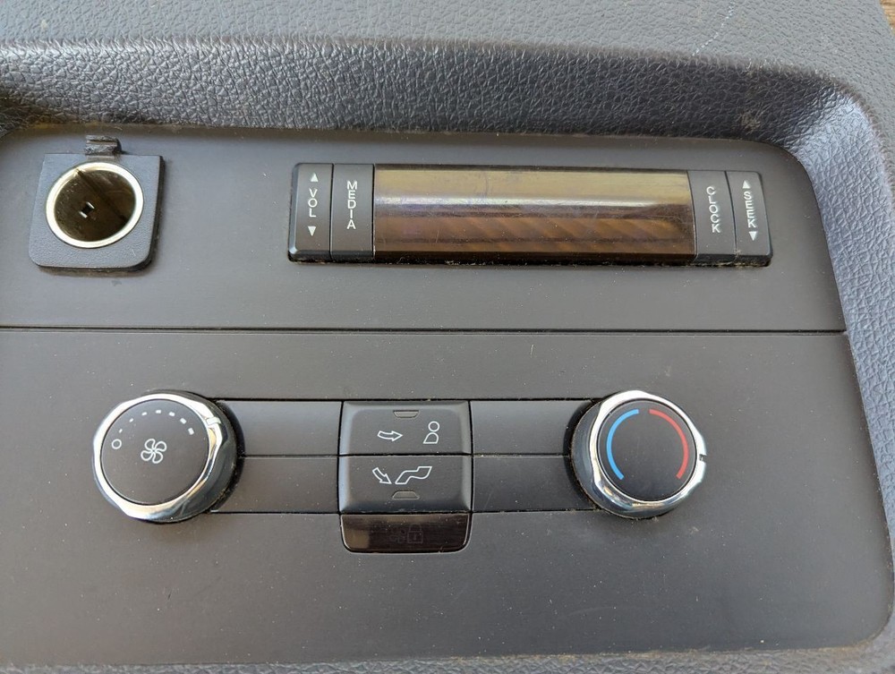2015-2017 Ford Expedition Rear Center Console AC Heat Control Switch Panel