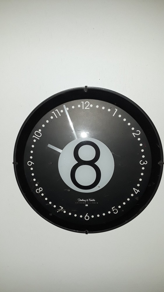 8 Ball billiad clock