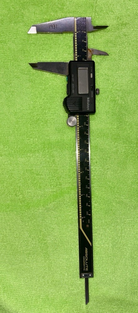 Mitutoyo Absolute Digimatic 500-172 Digital Calipers Model CD-8” C