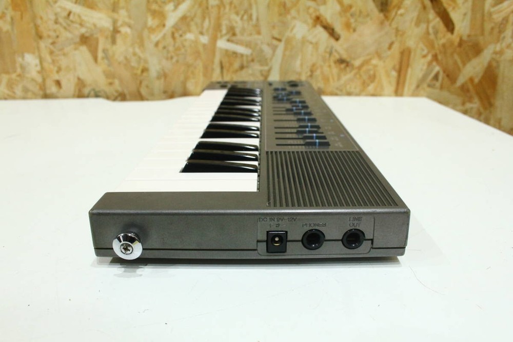Yamaha CS-01 CS01 Mobile Analog Synthesizer keyboard