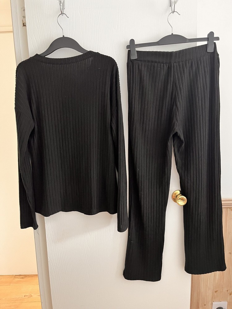 Black ribbed style coord size large will fit 10-12