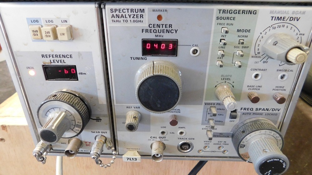 Tektronix Oscilloscope mod 7623A with spectrum analyzer plug in modules works