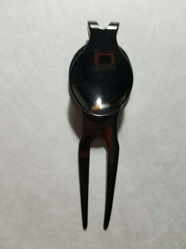 GOLF/ Magnetic Hat Clip + Divot Tool New!
