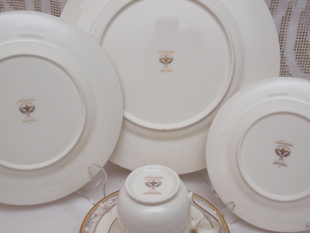 20 Pc Noritake BARRYMORE Set Bone China 9737 Dinnerware EUC