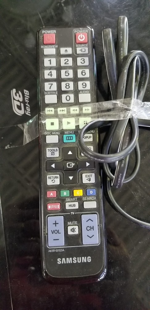 Samsung Blue Ray 3D player BD-D6100C with remote