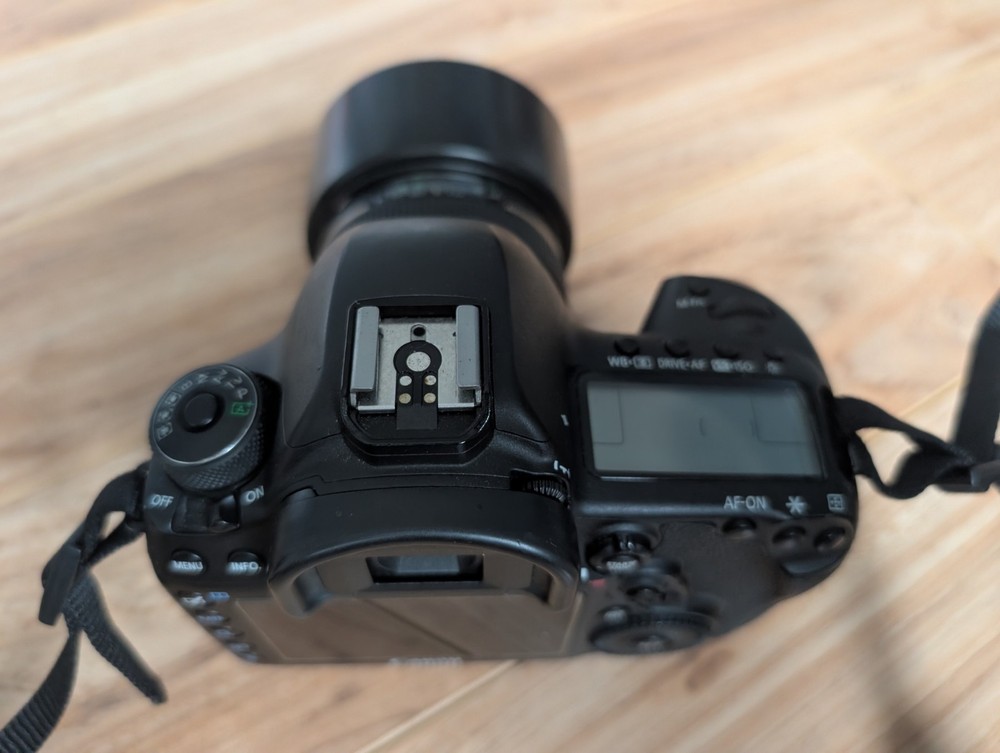 Practically New Canon EOS 5D Mark IV Digital SLR Camera Black w/ Accessories
