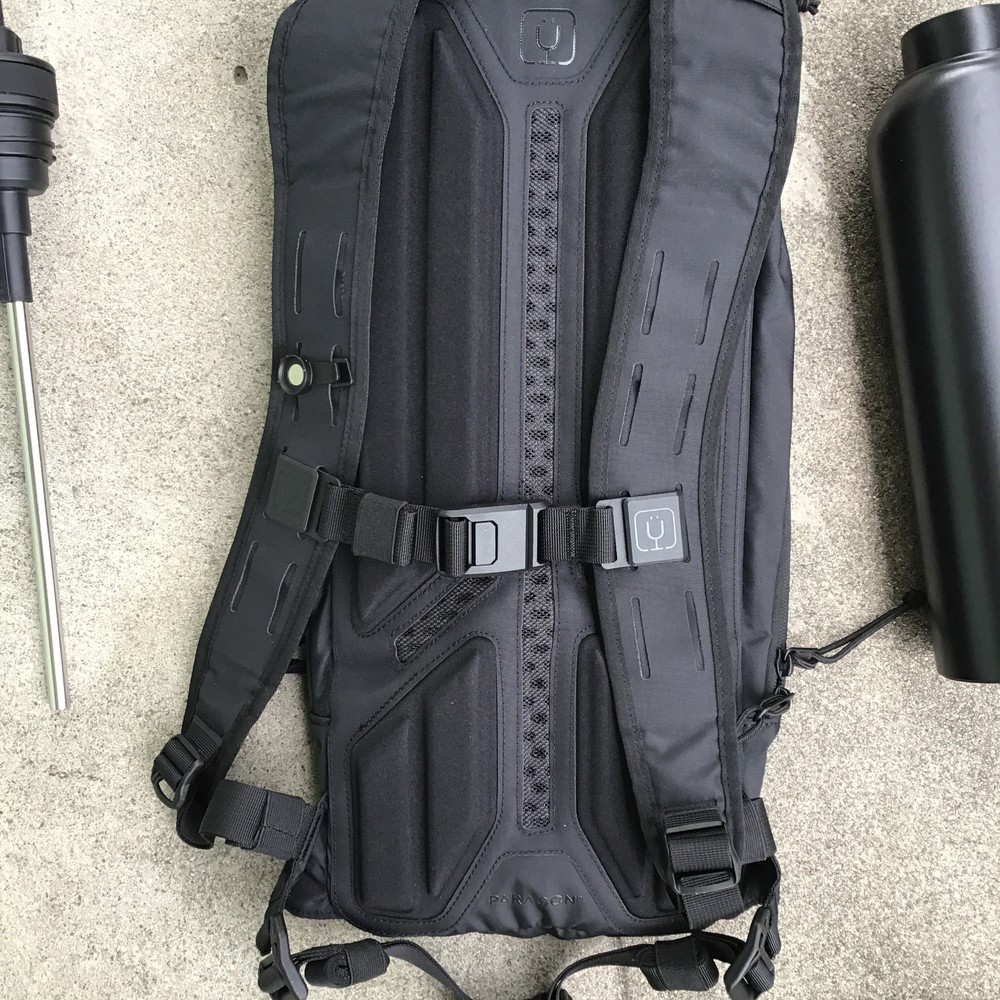 NWT BRUMATE Paragon Hydration Pack 7.5L Black Backpack 40oz Hydration System