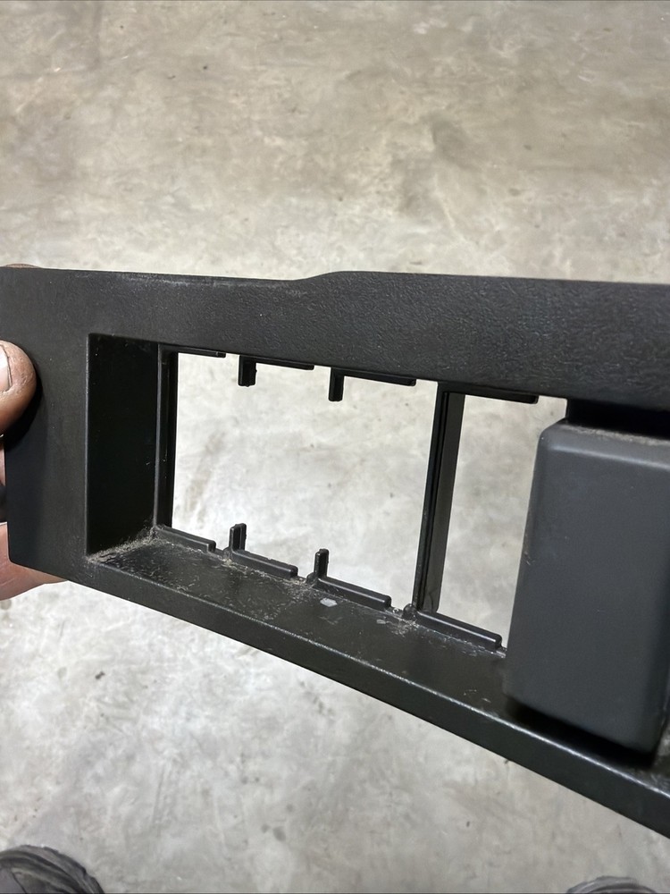 Volvo VNL Switch Bezel 82755999