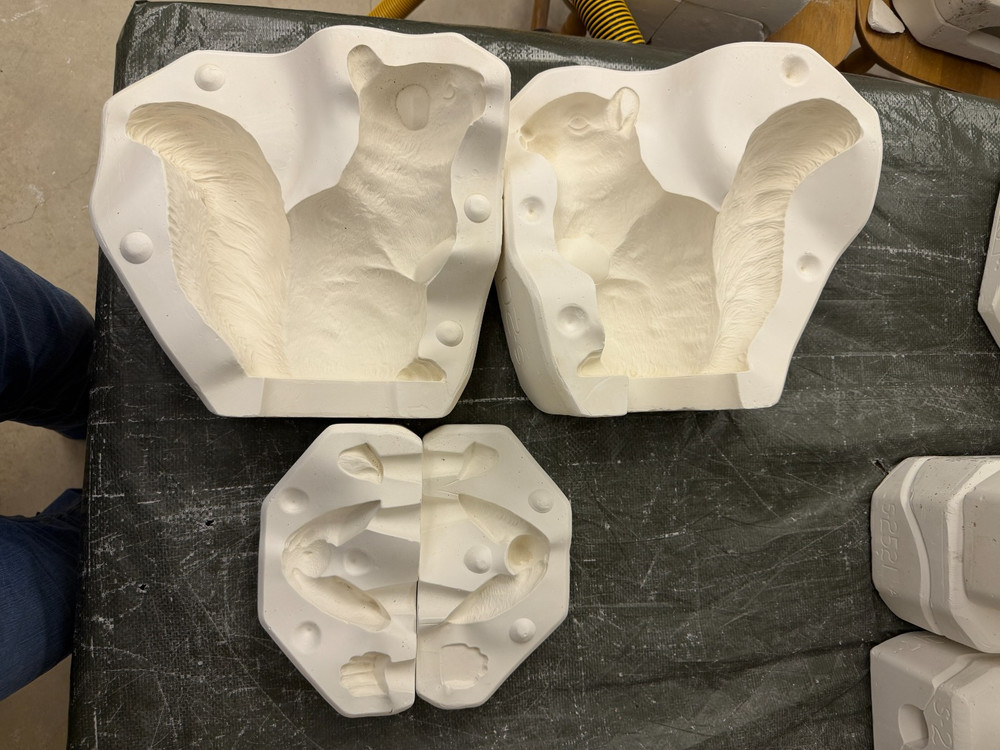 VINTAGE SCIOTO CERAMIC MOLD #S-2073 A & B SITTING SQUIRREL