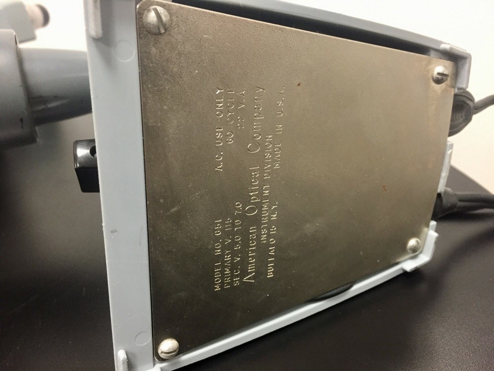 American Optical Cycloptic Dual Head Microscope 56C-103 w light source