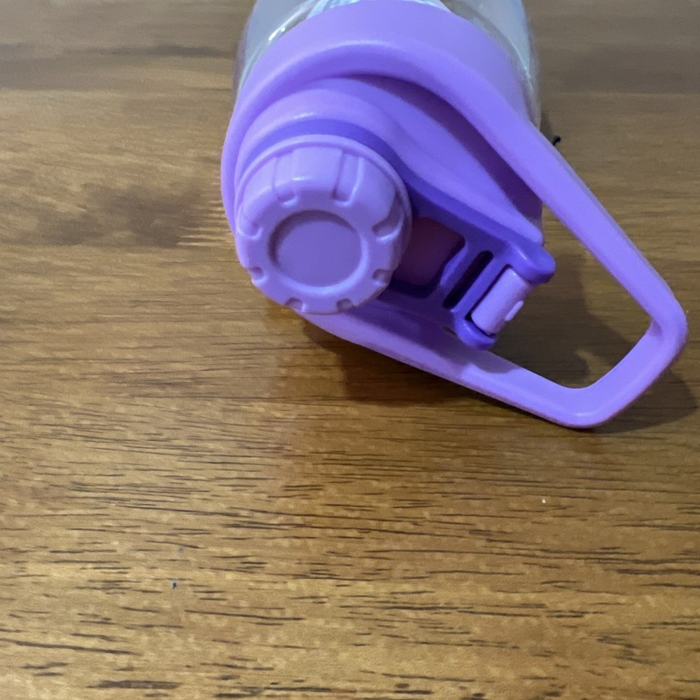 HELLO KITTY plastic Sports Bottle With Hinged Handle 28 Oz